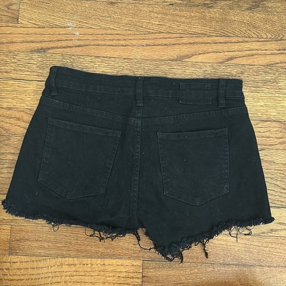 Fashion Nova black Jean shorts - Picture 2 of 4